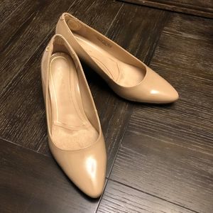 Like New Madison Mia Pumps WIDE Nude